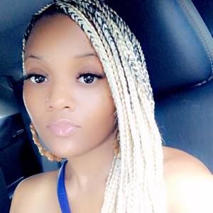 Meet your Posher, Alicia